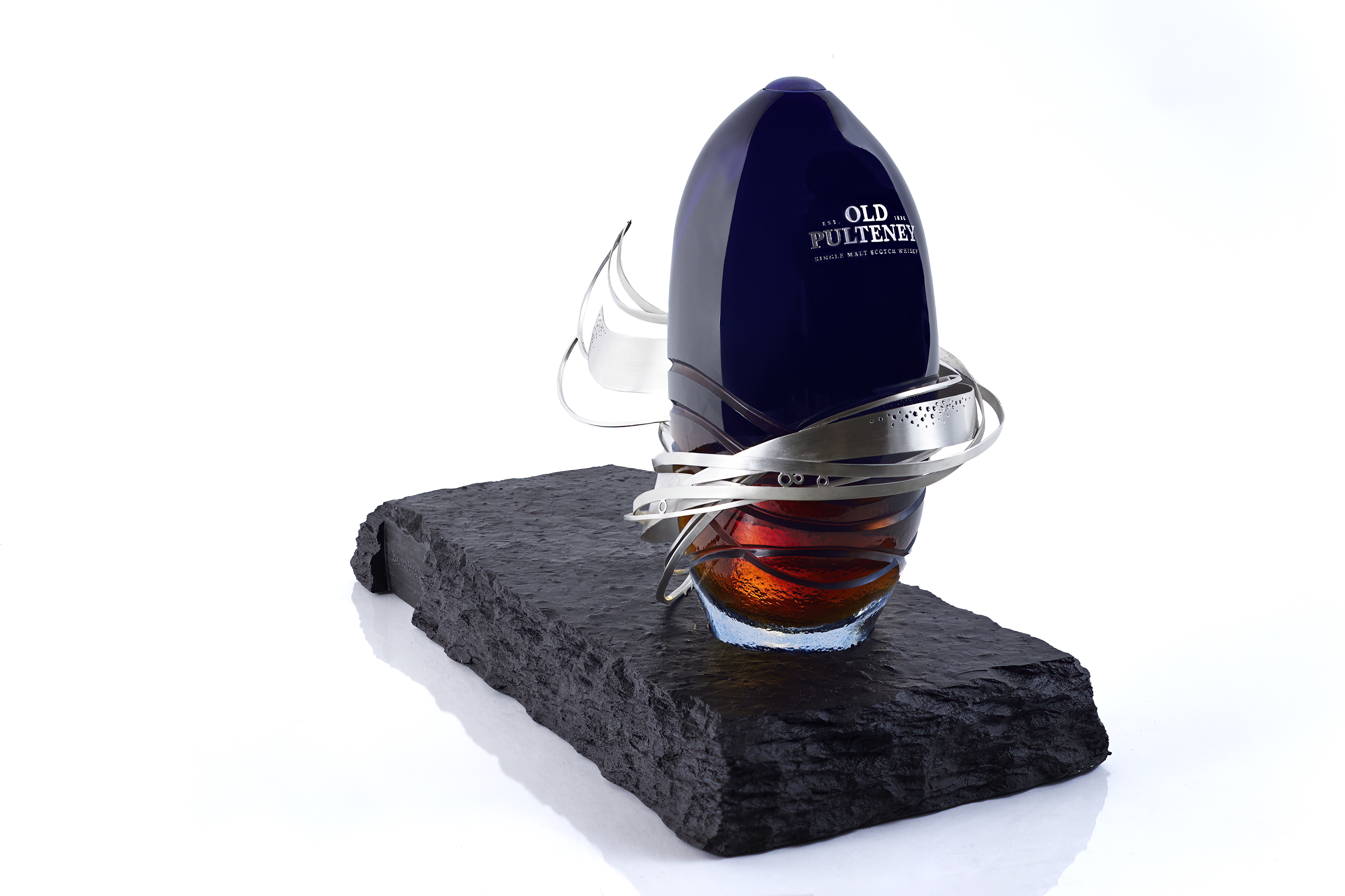 Old Pulteney Bow Wave Raises More Than 68,000 Euro’s