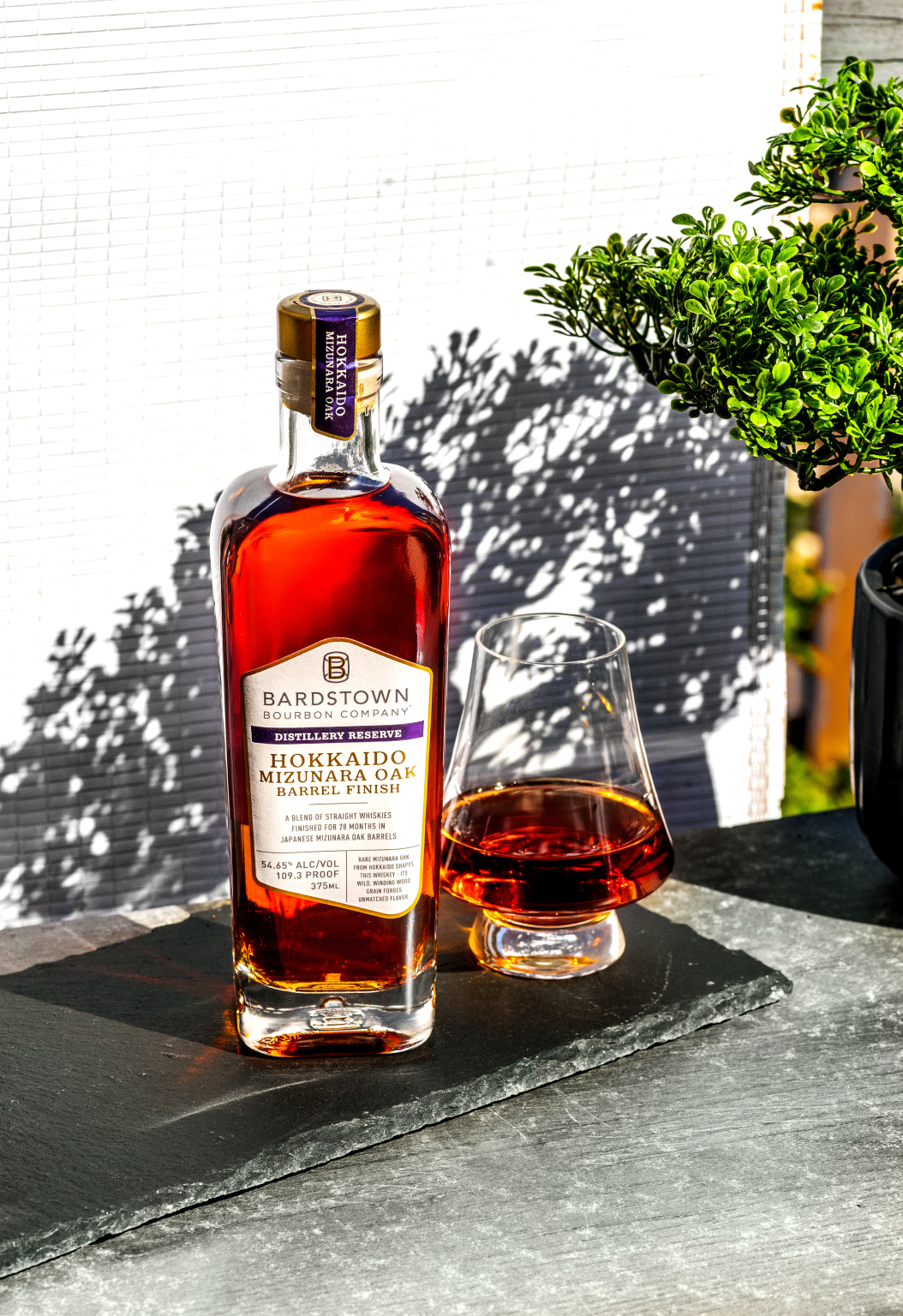 Bottle Hokkaido Mizunara With a glass